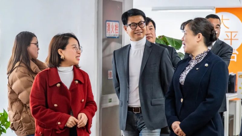 新手如何入门TVC广告片拍摄：必备设备揭秘**