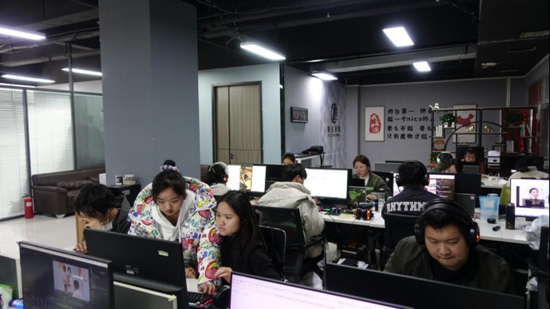 短视频拍摄设备根据其功能和定位，可以分为以下几类：
